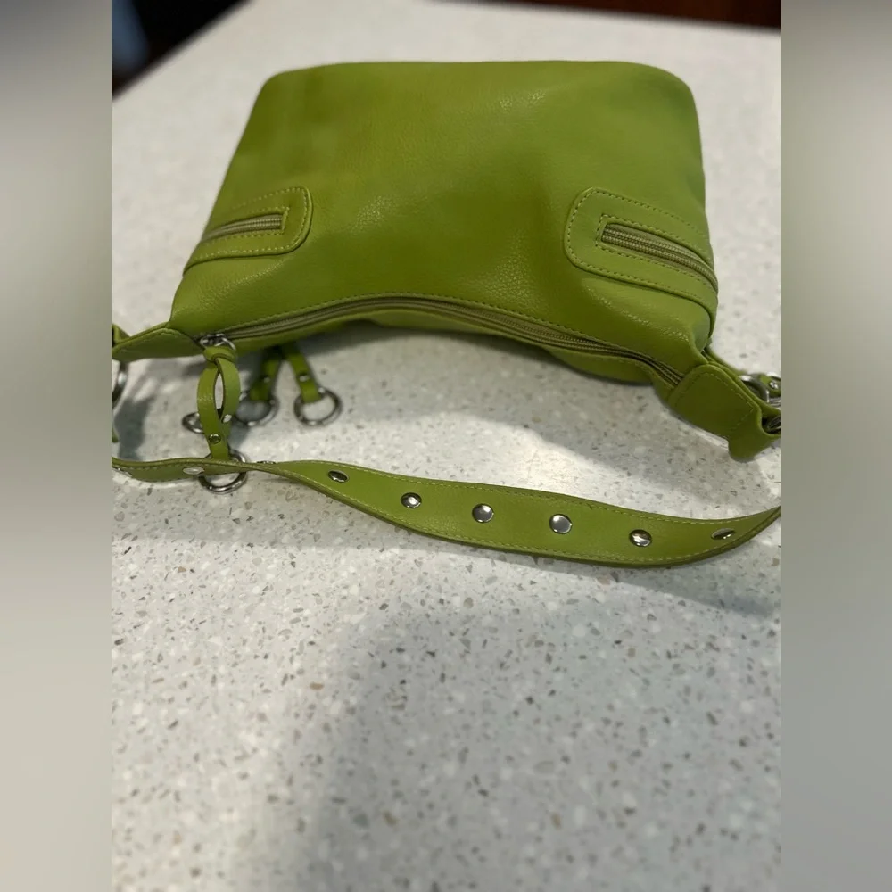 New lime green bag without tags small size - Picture 2 of 8